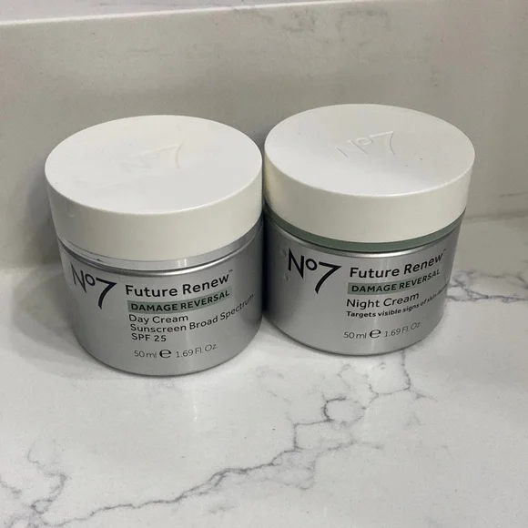 No7 Future Renew Damage Reversal Cream Set - Gray and Green - Picture 1 of 2